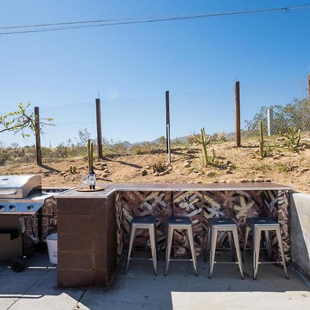 Hot Tub, Games, King Bed, Fire Pit, Bbq Grill, Minutes From National Park And Views Villa Joshua Tree Exterior photo