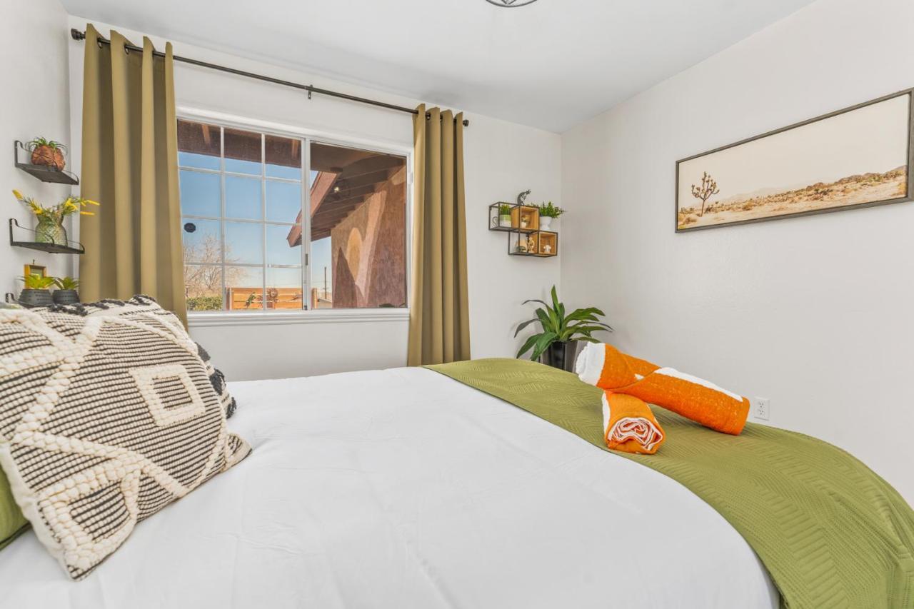 Hot Tub, Games, King Bed, Fire Pit, Bbq Grill, Minutes From National Park And Views Villa Joshua Tree Exterior photo